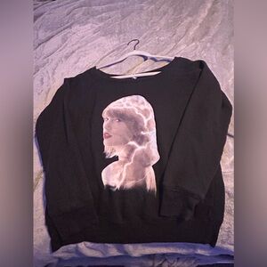 Taylor Swift 1989 Officially licensed Out of the Woods Sweatshirt size L Black
